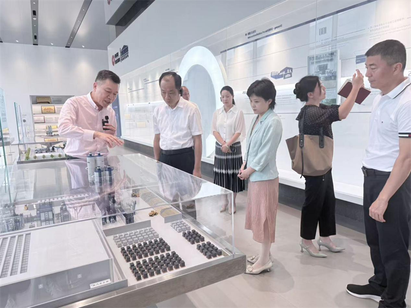 Специалният демократичен надзор на Общинския комитет на Quanzhou на Тайванската демократична лига за самоуправление посети Quangong Co., Ltd. за изследвания