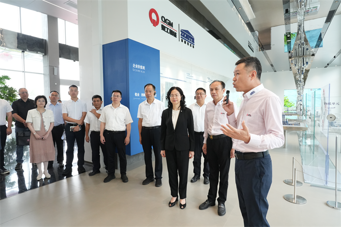 Заместник -губернаторът Jiang Erxiong ръководи екип за разследване на Quangong Machinery Co., Ltd, за да помогне на Quanzhou да изгради интелигентен производствен град