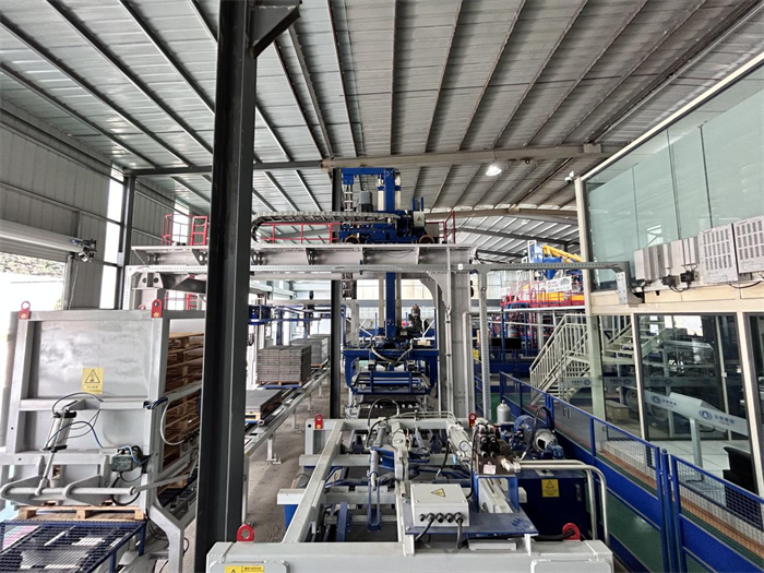 Производствената линия за компютърни тухли от висок клас имитация на камък от серията ZN на QGM беше успешно пусната в производство във водеща компания за зелени строителни материали в Югозападен Китай.