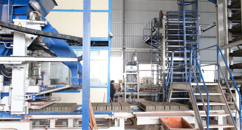 Една машина, множество тухли, спестяване на енергия и намаляване на въглерода, моделът QGM Zenith 15 създава „QGM модел“ от зелени строителни материали